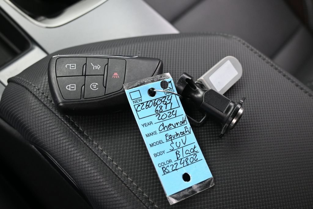 Used 2024 Chevrolet Equinox EV RS FWD image 33