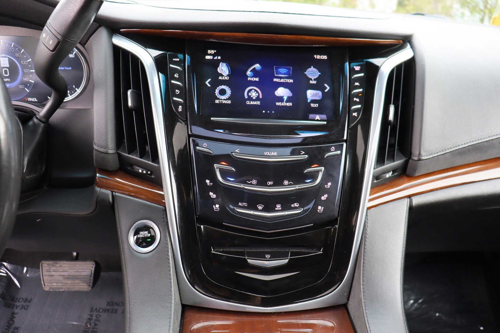 Used 2019 Cadillac Escalade Luxury AWD/4WD image 34