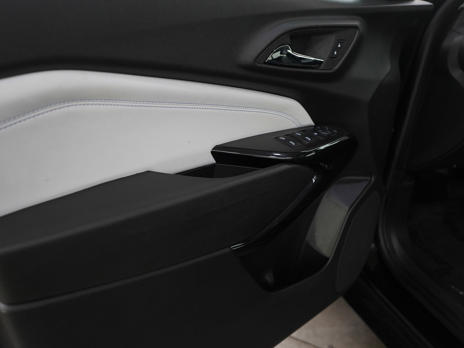 Used 2024 Chevrolet Trax LT w/ Sunroof Package image 22