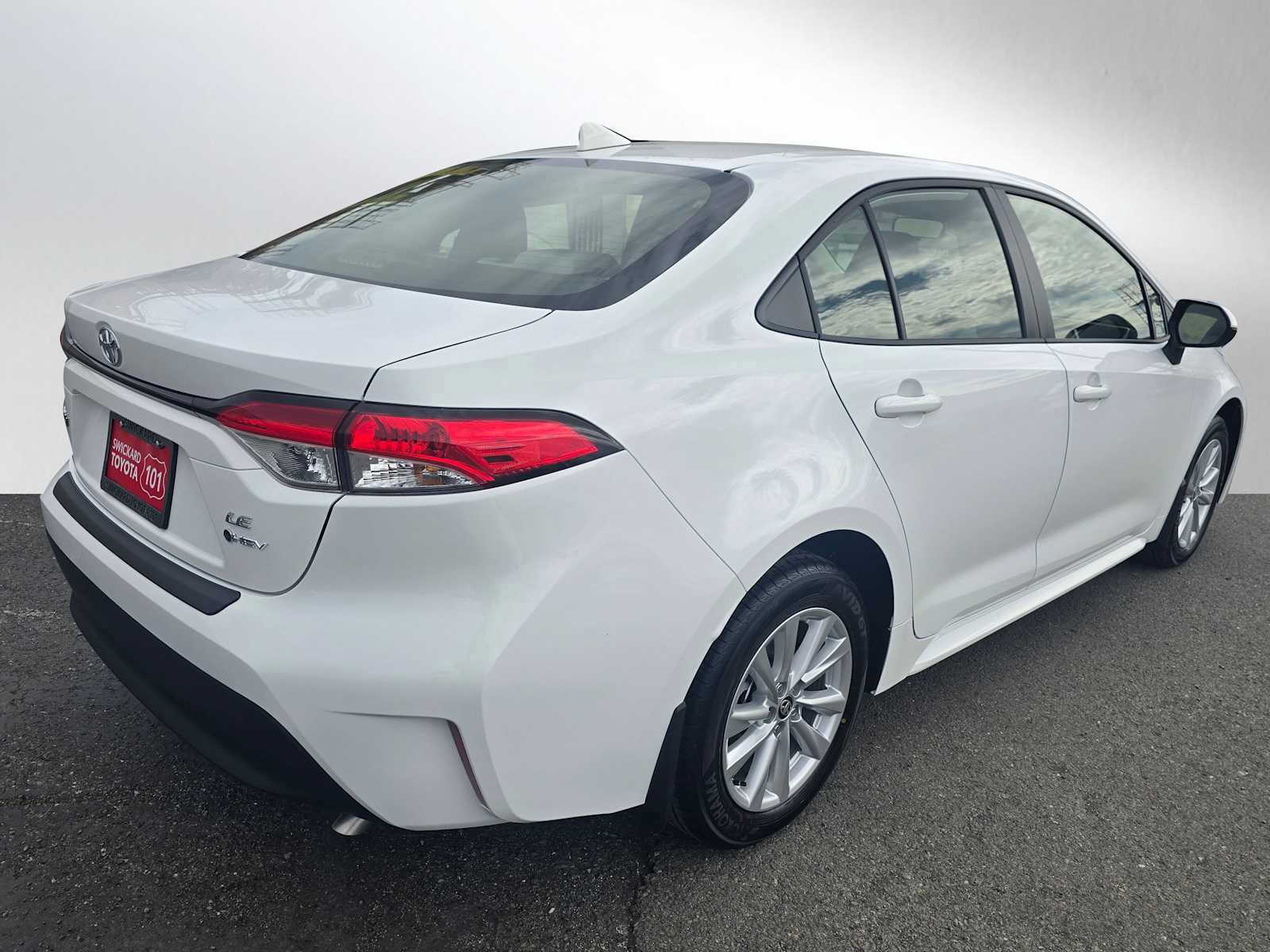Used 2026 Toyota Corolla LE w/ LE Premium Package image 3