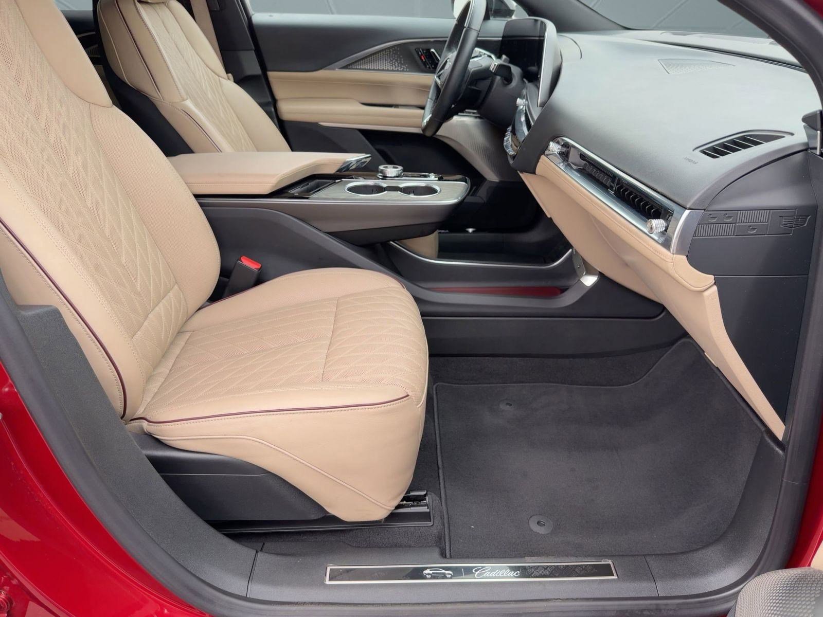 Certified 2024 Cadillac Lyriq Sport w/ Nappa Leather Package image 33