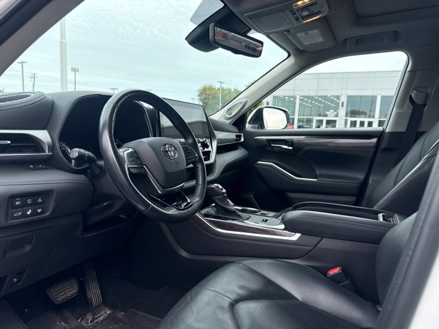 Used 2021 Toyota Highlander Platinum AWD/4WD image 17