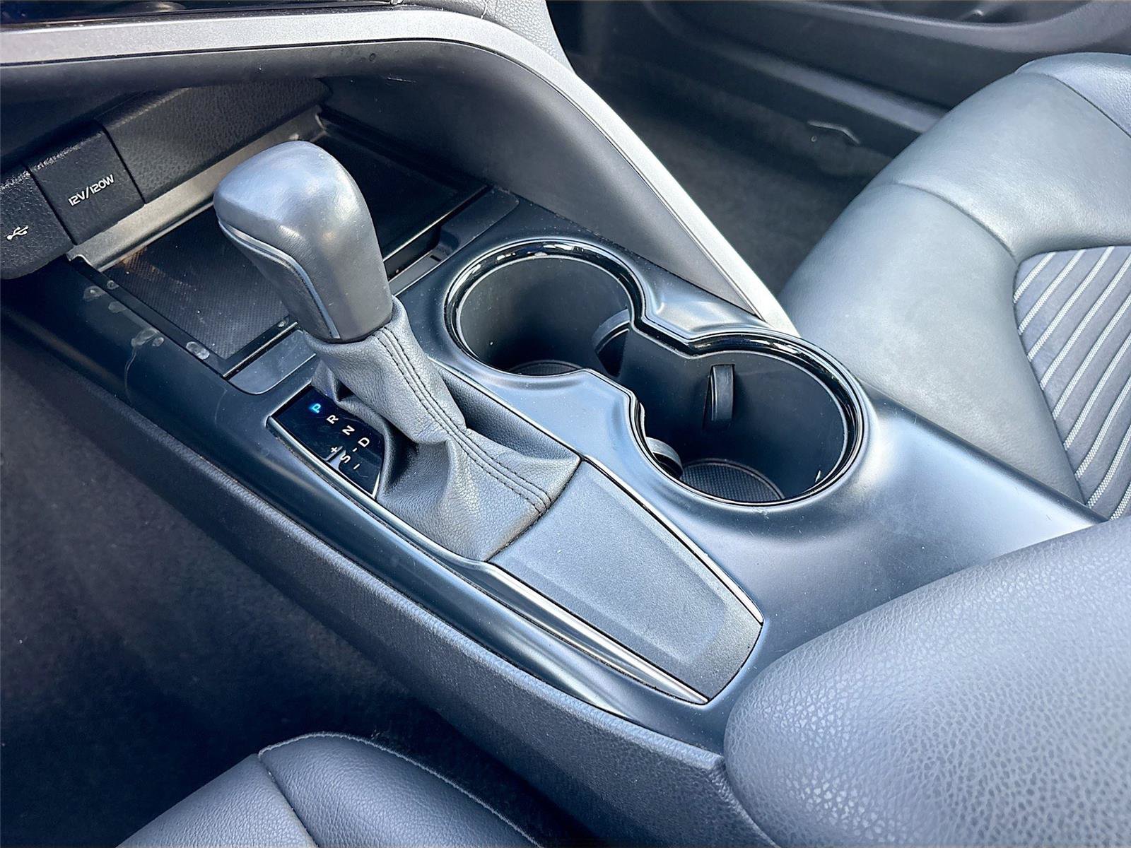 Used 2020 Toyota Camry SE FWD image 19