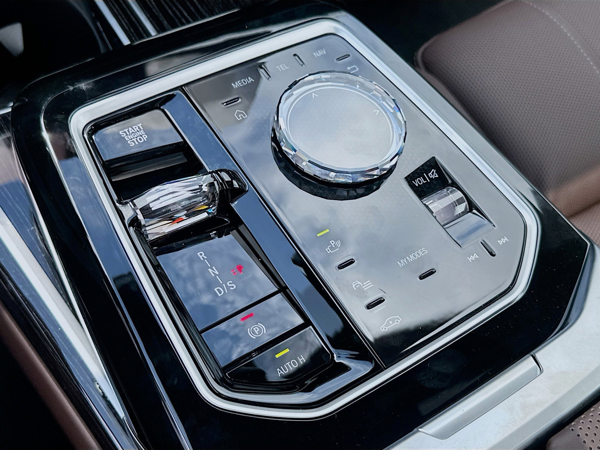 New 2025 BMW 750e xDrive w/ Executive Package image 14