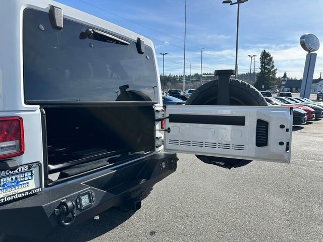 Used 2017 Jeep Wrangler Unlimited Sahara w/ Connectivity Group AWD/4WD image 13