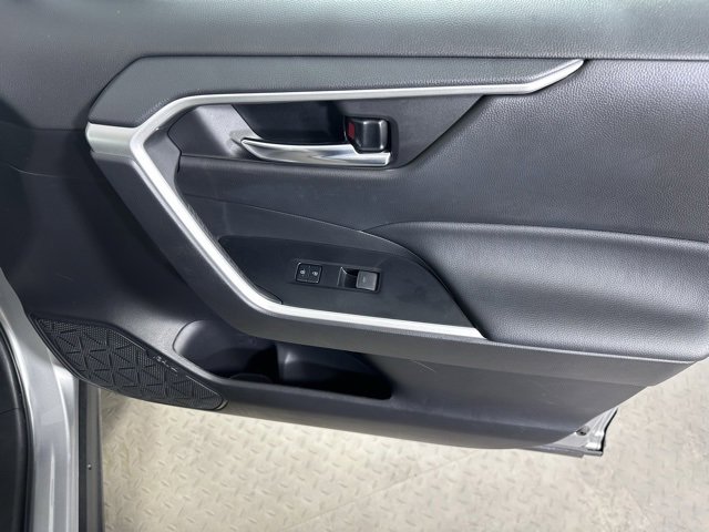Used 2022 Toyota RAV4 XLE image 9