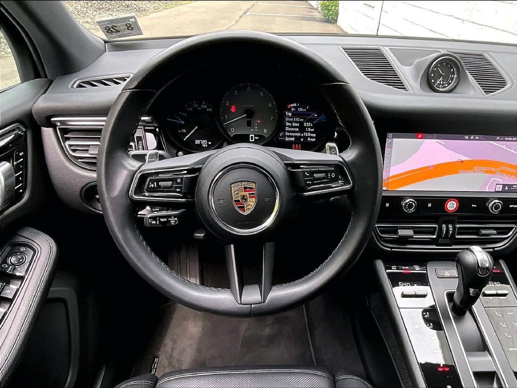 Certified 2023 Porsche Macan S AWD/4WD image 11