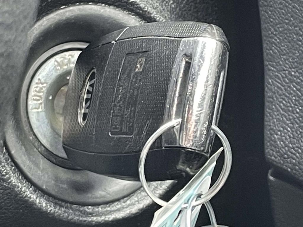 Used 2019 Kia Sorento LX image 30