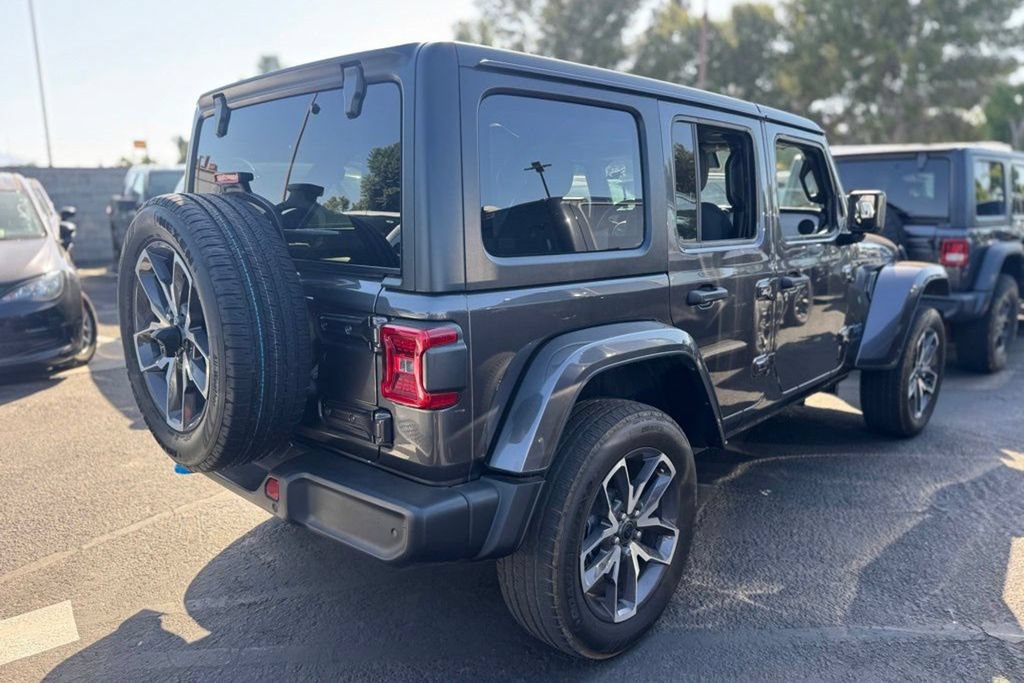 Used 2024 Jeep Wrangler Unlimited w/ Convenience Group AWD/4WD image 6