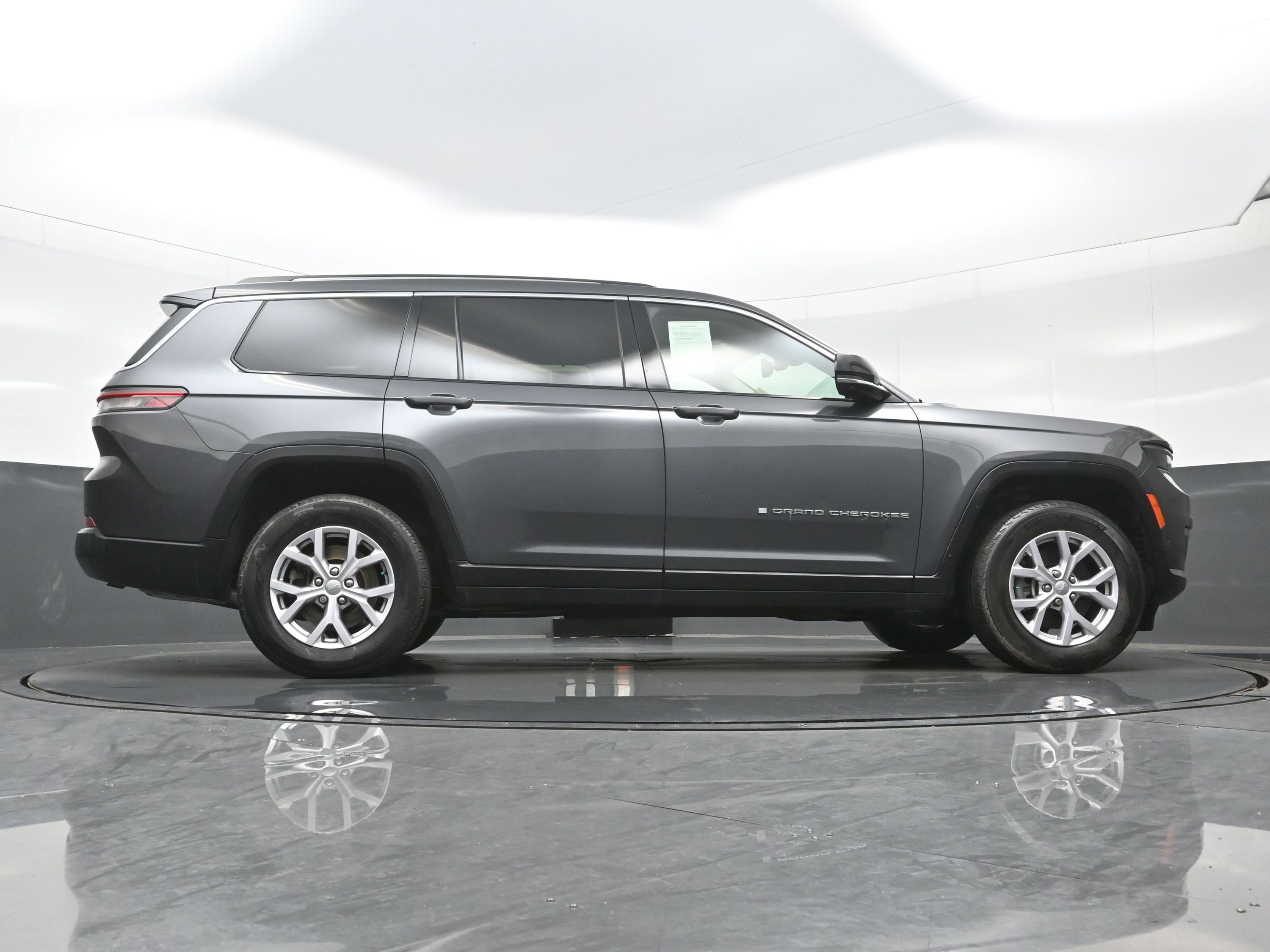 Used 2022 Jeep Grand Cherokee L Limited w/ Luxury Tech Group II image 30