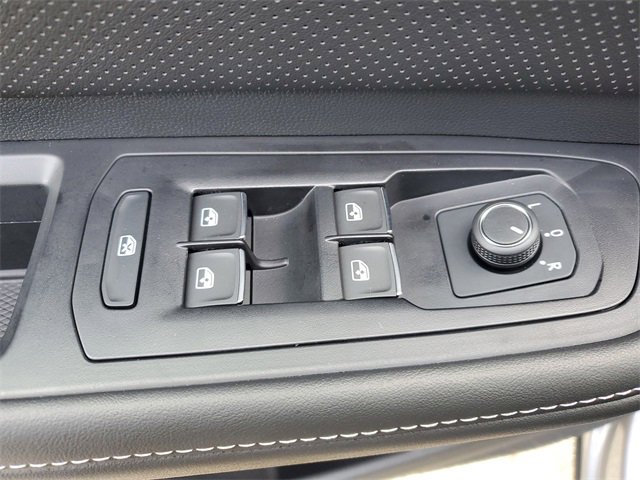 Used 2025 Volkswagen Atlas Cross Sport SE image 21