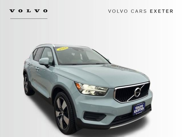 Used 2019 Volvo XC40 T5 Momentum image 1