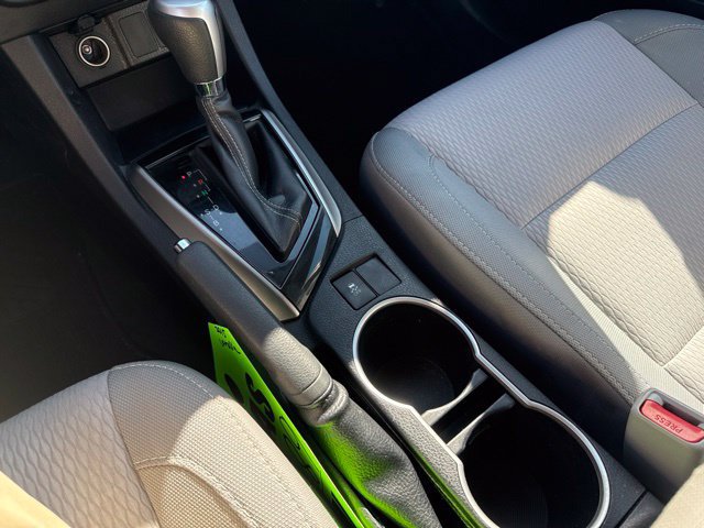 Used 2015 Toyota Corolla LE FWD image 31