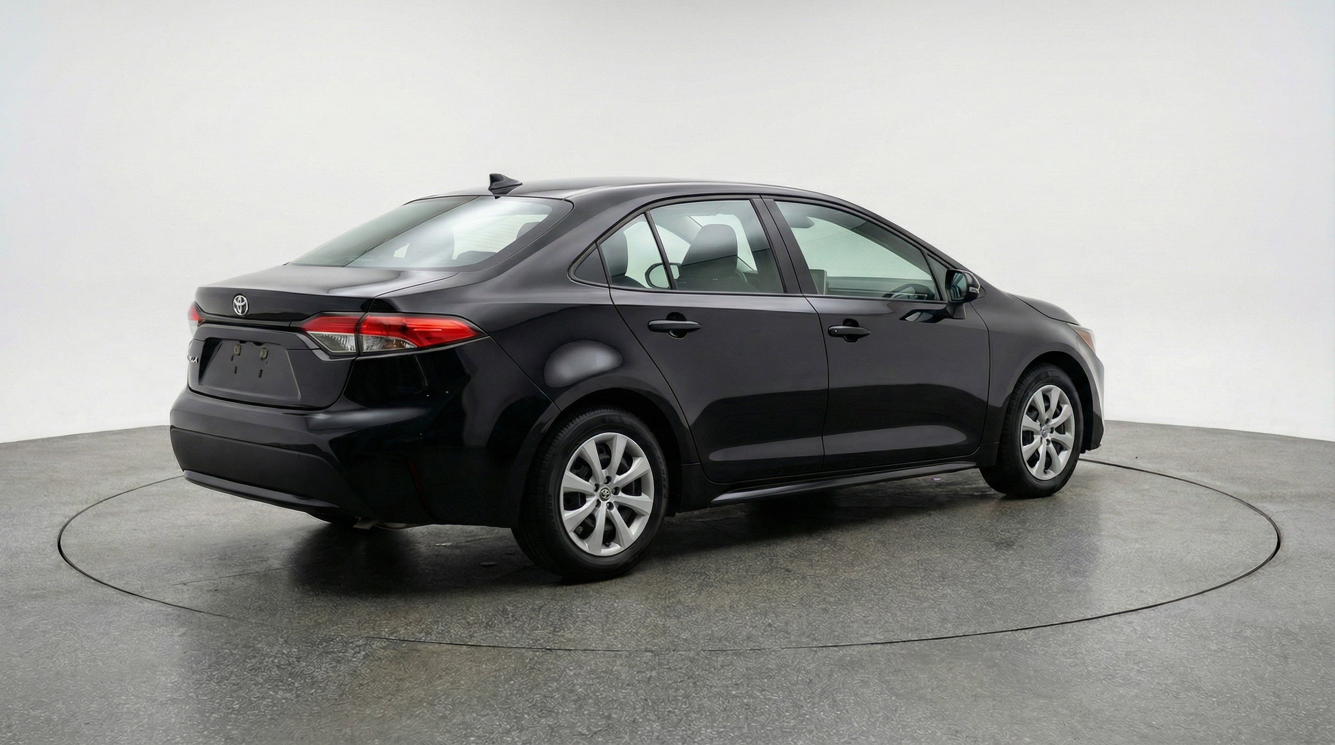 Used 2025 Toyota Corolla LE image 9