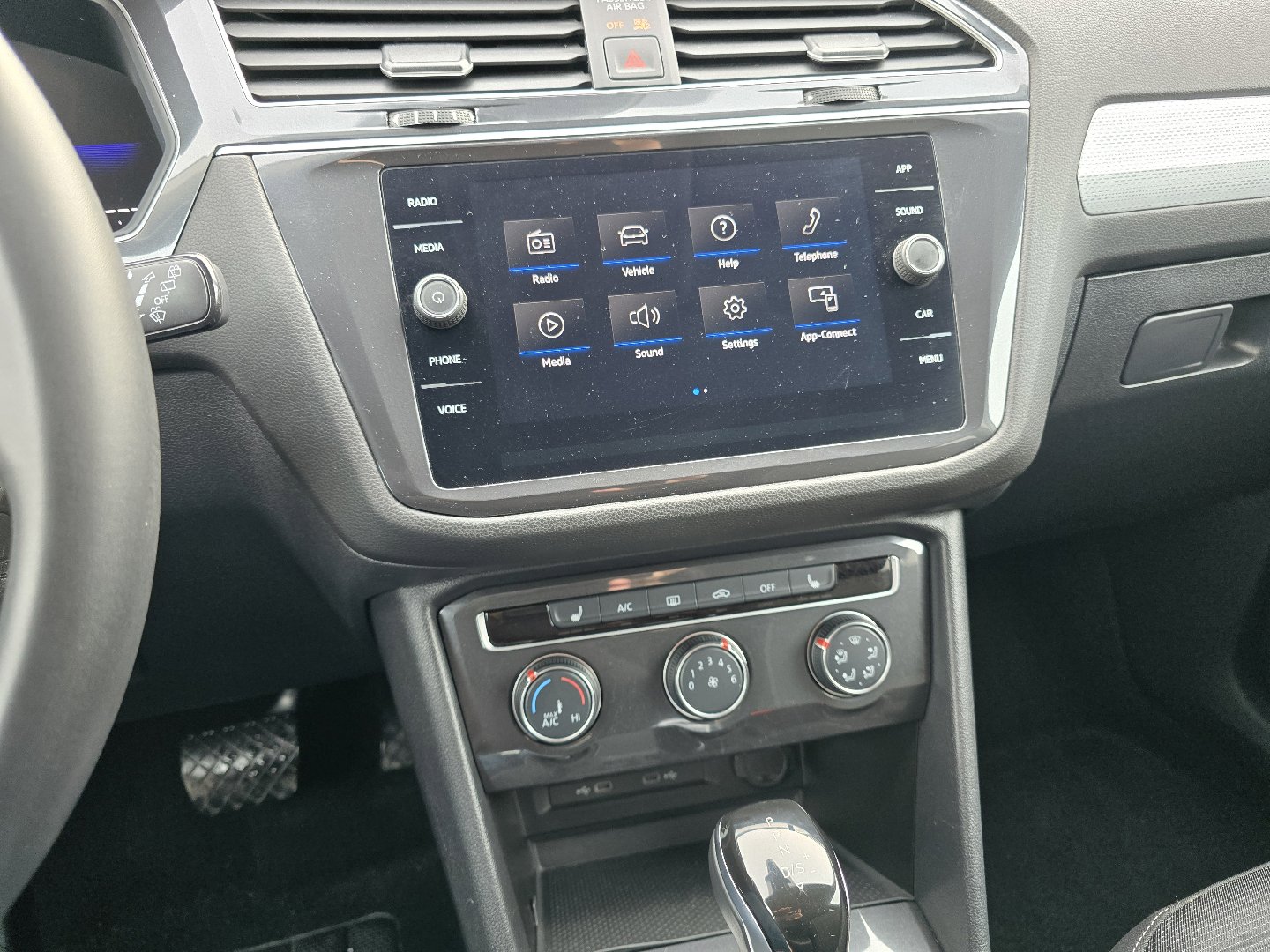 Used 2024 Volkswagen Tiguan S image 32