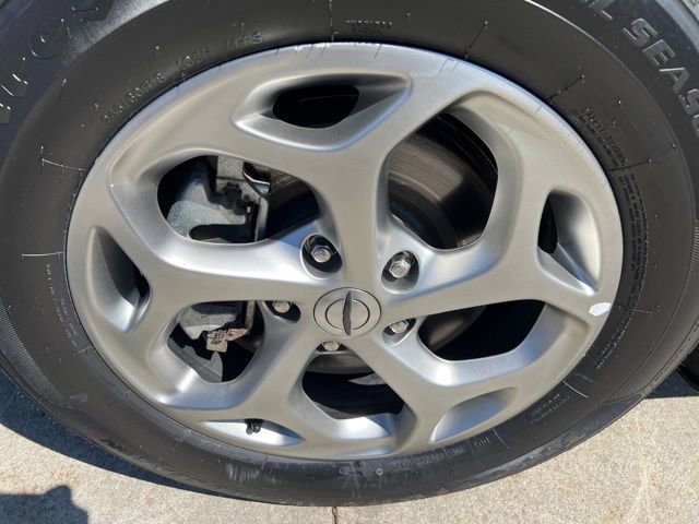 Certified 2024 Chrysler Pacifica Limited FWD image 9