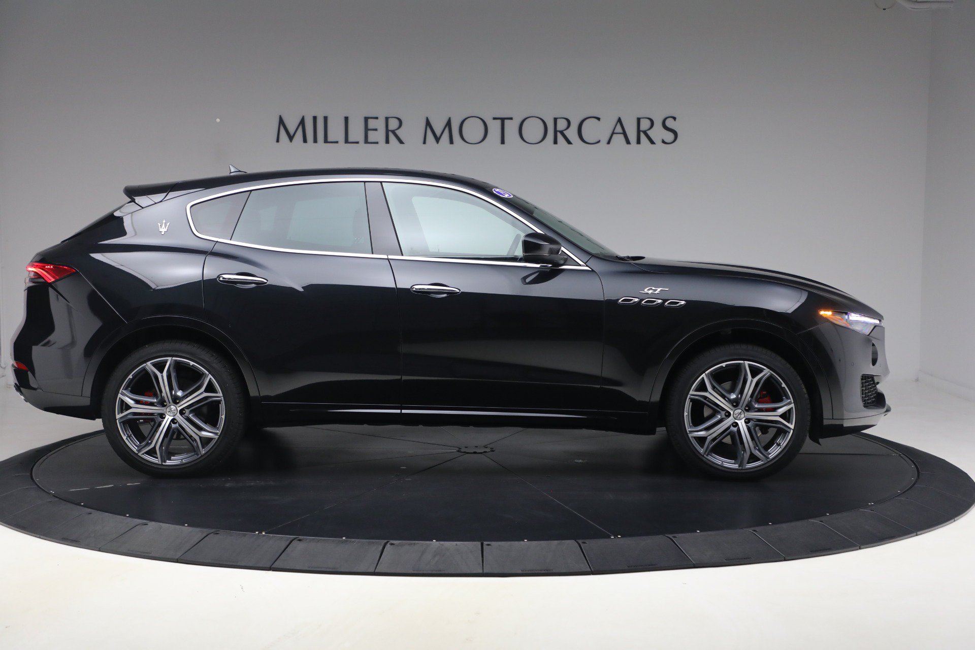 Certified 2023 Maserati Levante GT AWD/4WD image 9