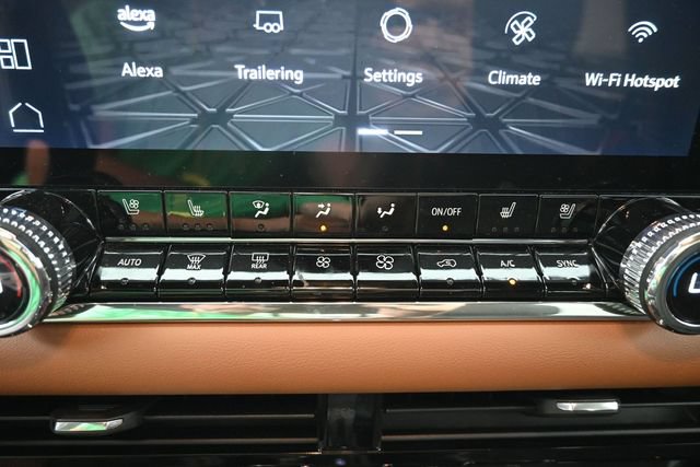 Used 2025 GMC Canyon AT4 w/ Nightfall Edition AWD/4WD image 23