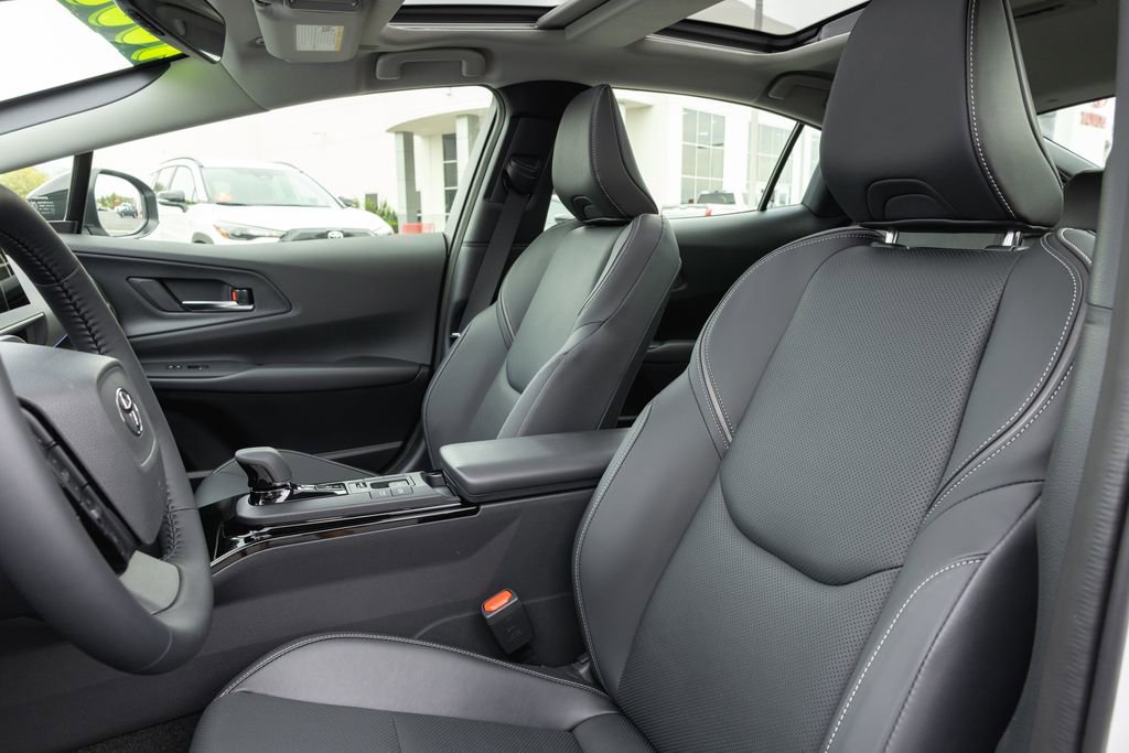 Used 2026 Toyota Prius Plug-In Hybrid image 11