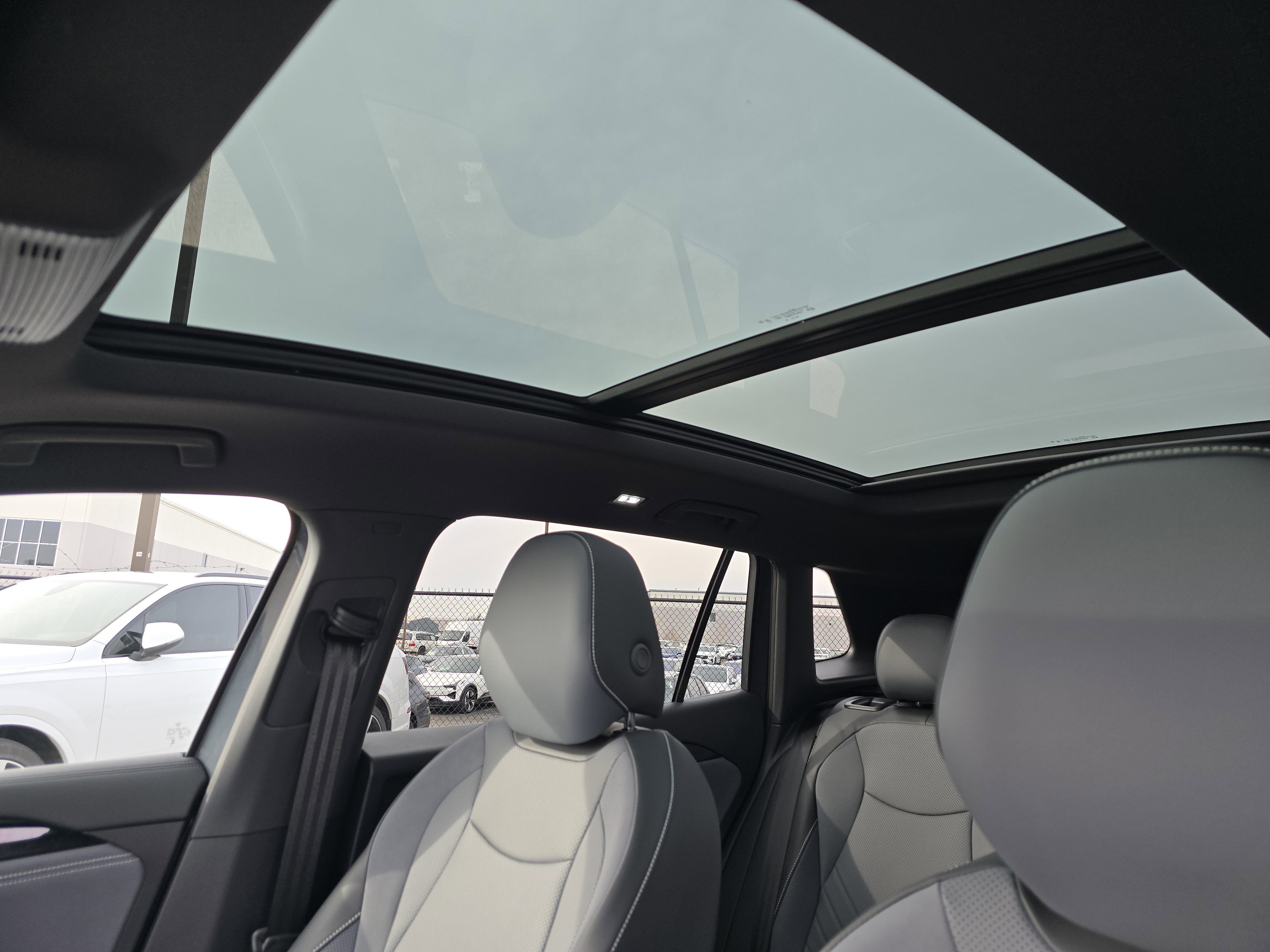 New 2026 Volkswagen Tiguan SE R-Line image 9