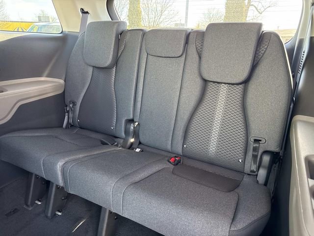 New 2026 Kia Carnival LX image 16