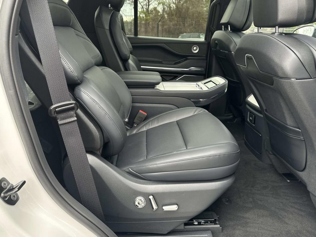 New 2025 Lincoln Navigator Reserve w/ Jet Appearance Package image 15
