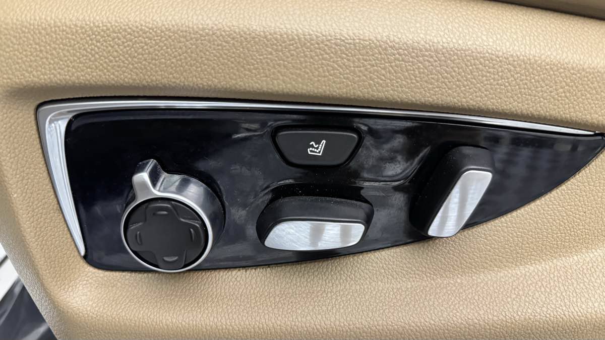 Used 2019 Cadillac Escalade Platinum AWD/4WD image 32