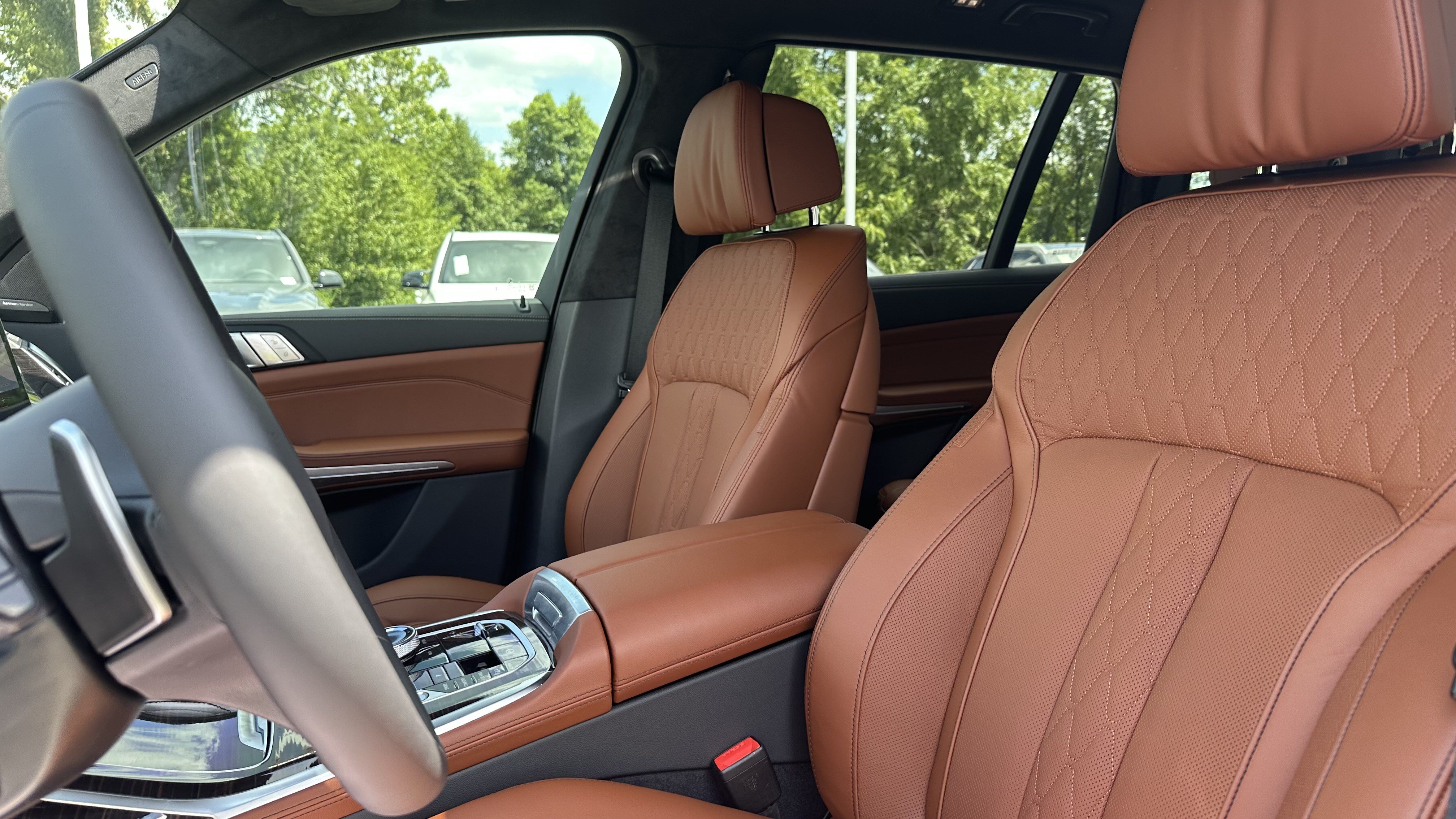 New 2027 BMW X7 xDrive40i w/ M Sport Package AWD/4WD image 14