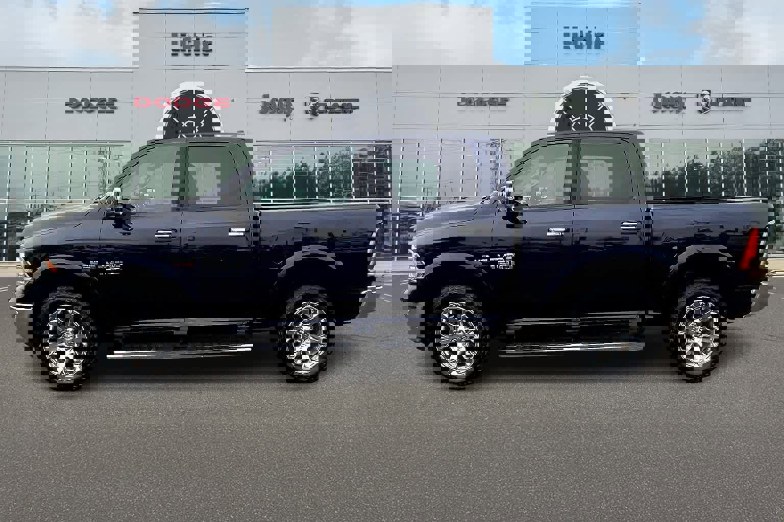 Used 2016 RAM 1500 Laramie w/ Convenience Group image 3