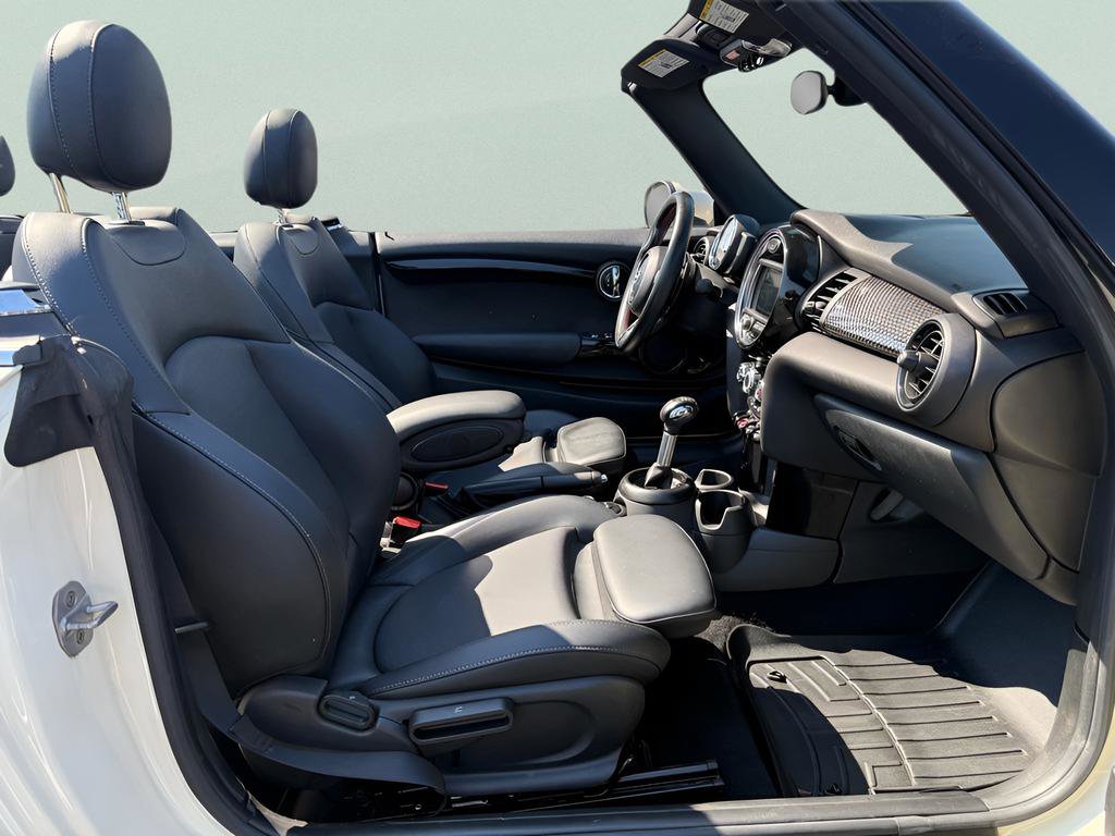 Used 2019 MINI Cooper S w/ Signature Upholstery Package image 30