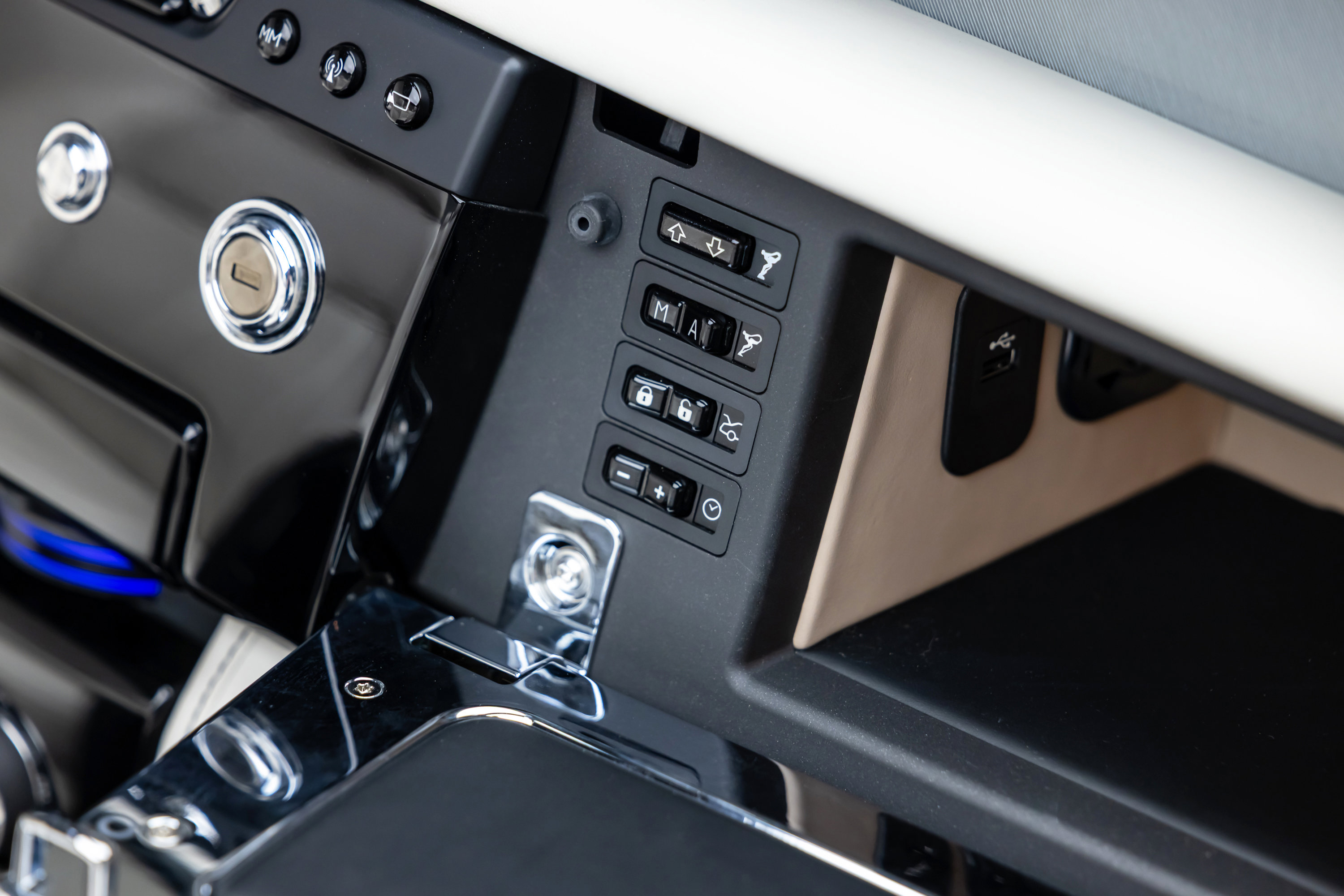 Used 2013 Rolls-Royce Phantom Drophead Coupe image 29