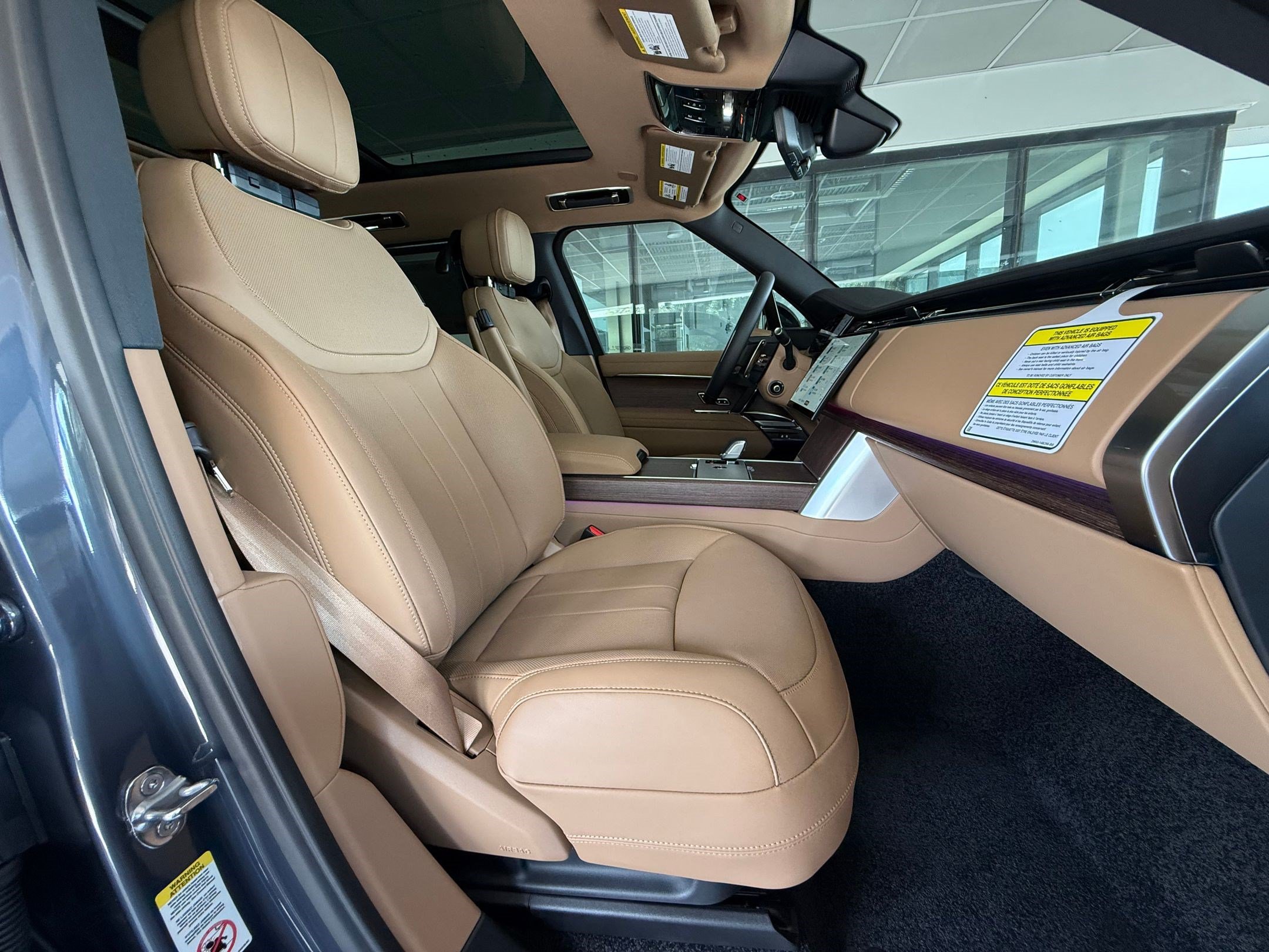 New 2026 Land Rover Range Rover Long Wheelbase SE AWD/4WD image 24