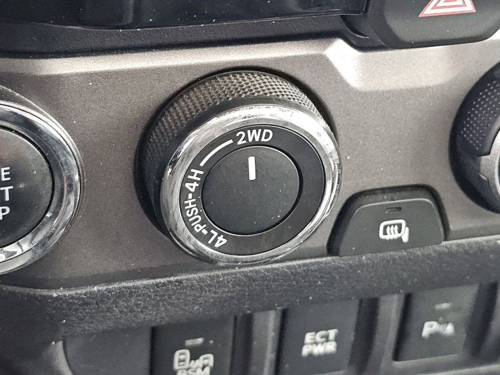 Used 2018 Toyota Tacoma TRD Off-Road AWD/4WD image 11