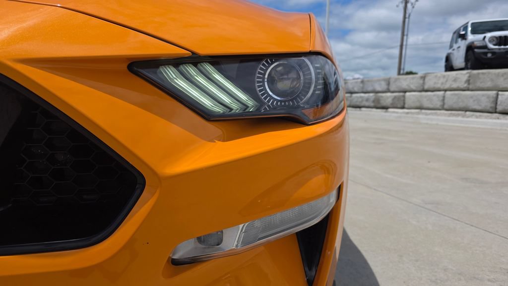 Used 2018 Ford Mustang GT Premium w/ Black Accent Package RWD image 9