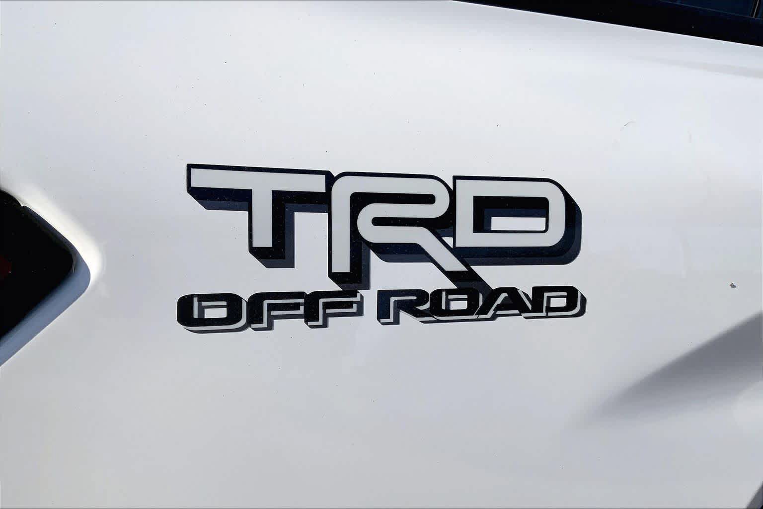 Used 2025 Toyota Tacoma TRD Off-Road w/ TRD Off Road Upgrade Package AWD/4WD image 10