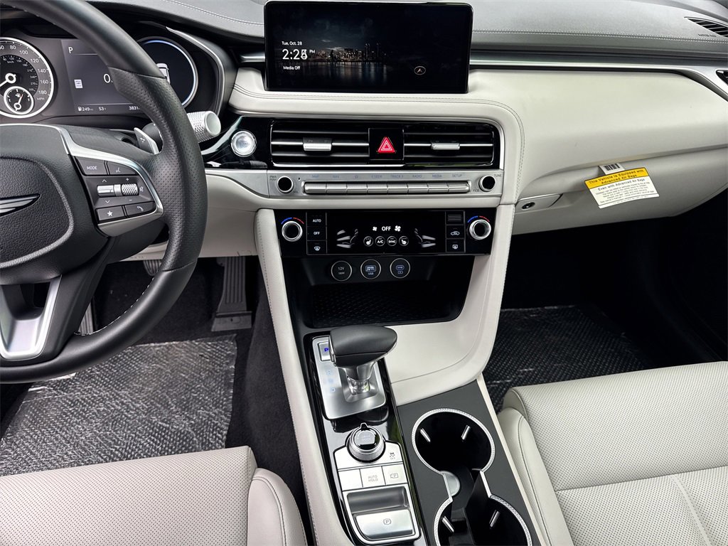 Used 2025 Genesis G70 2.5T image 30
