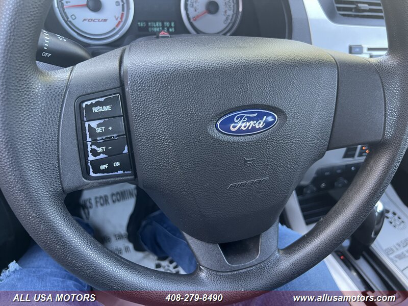 Used 2010 Ford Focus SE FWD image 17