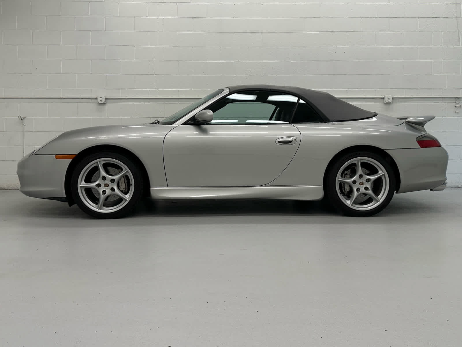 Used 2003 Porsche 911 Carrera 4 AWD/4WD image 10
