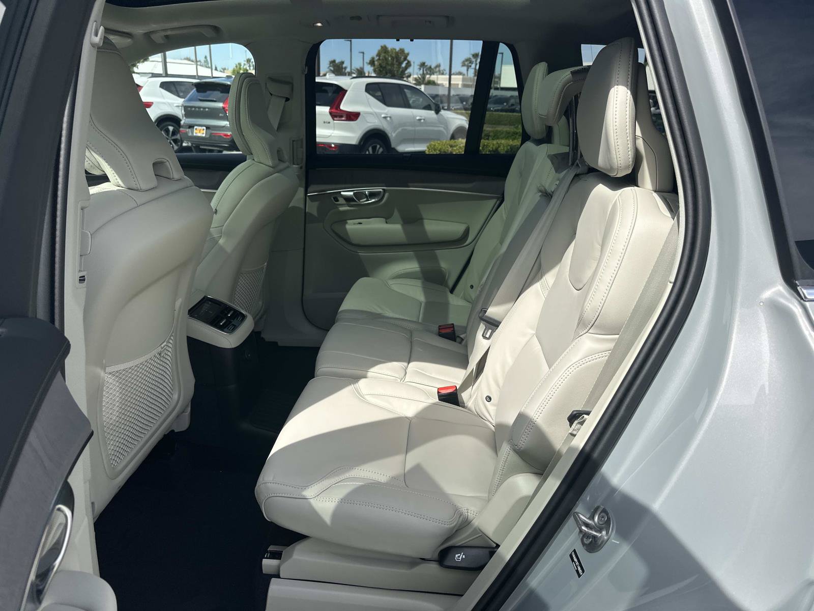 New 2026 Volvo XC90 T8 Ultra w/ Protection Package Premier AWD/4WD image 17