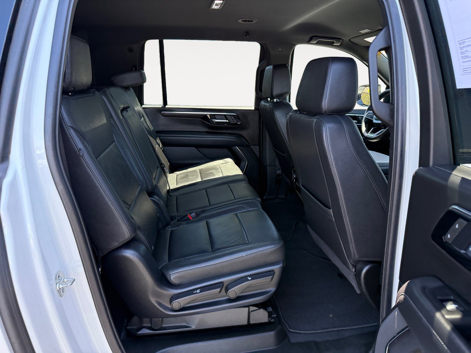 Used 2025 Chevrolet Suburban Z71 AWD/4WD image 18