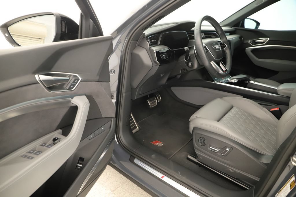 Certified 2024 Audi SQ8 e-tron Premium Plus w/ Black Optic Package AWD/4WD image 14