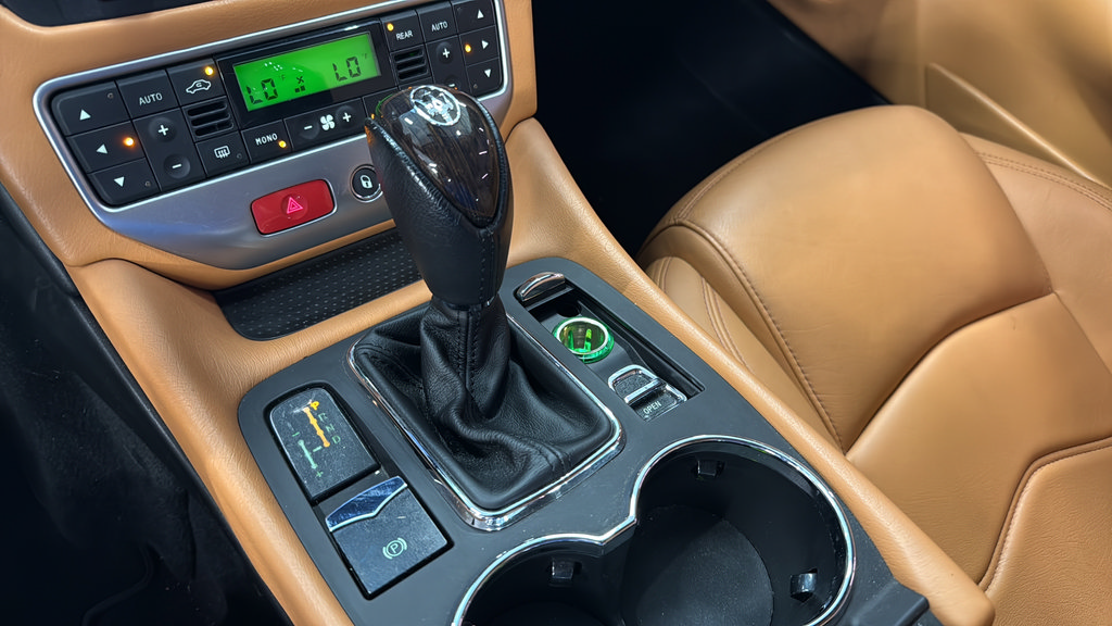 Used 2015 Maserati GranTurismo Convertible RWD image 50