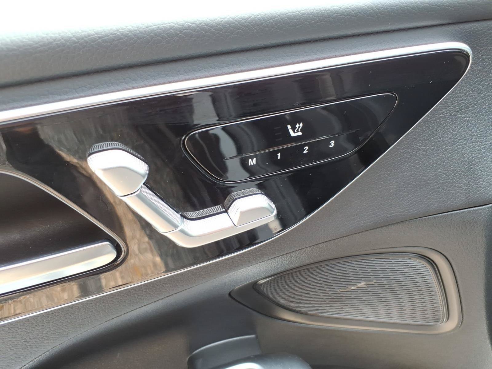 Used 2025 Mercedes-Benz C 300 4MATIC Sedan image 15