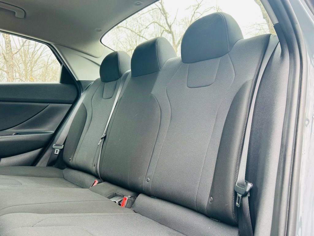 Used 2021 Hyundai Elantra SE image 22