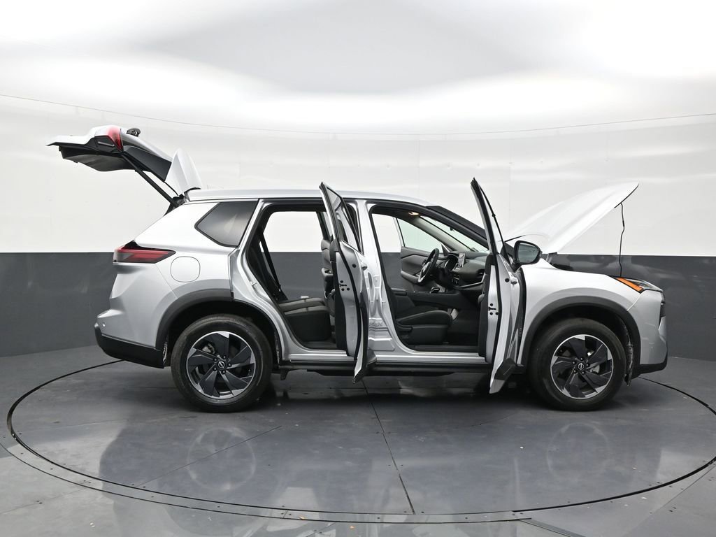 Used 2024 Nissan Rogue SV image 30