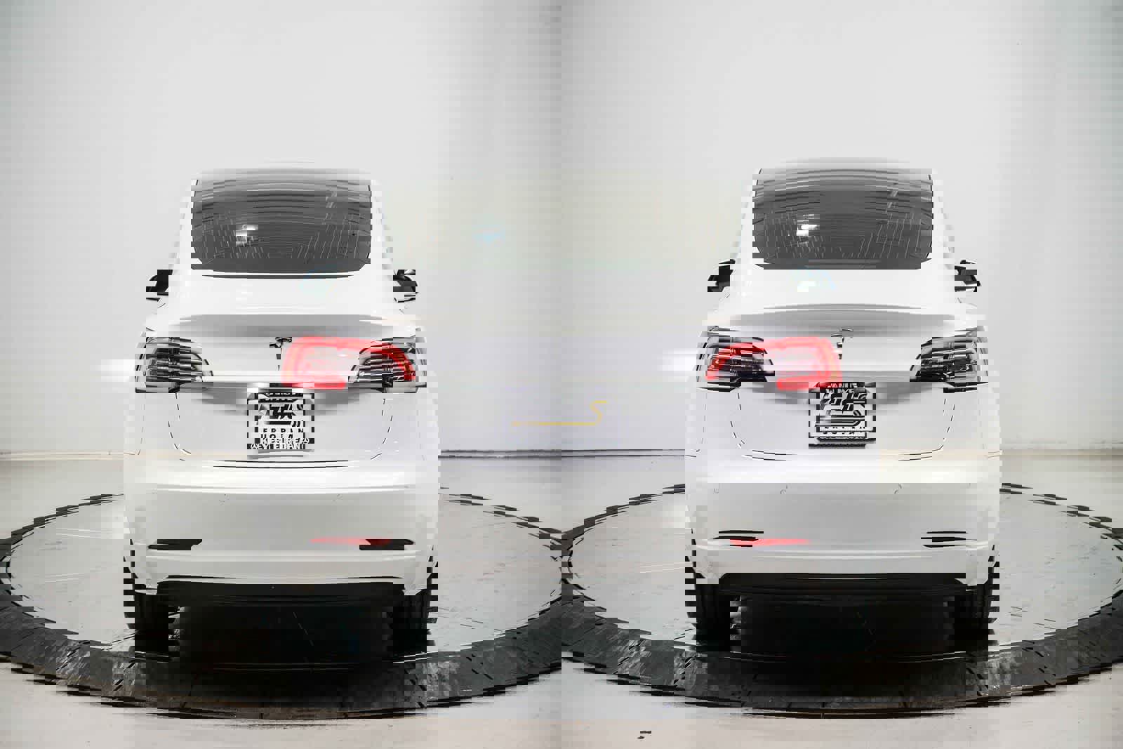 Used 2020 Tesla Model 3 Standard Range RWD image 3