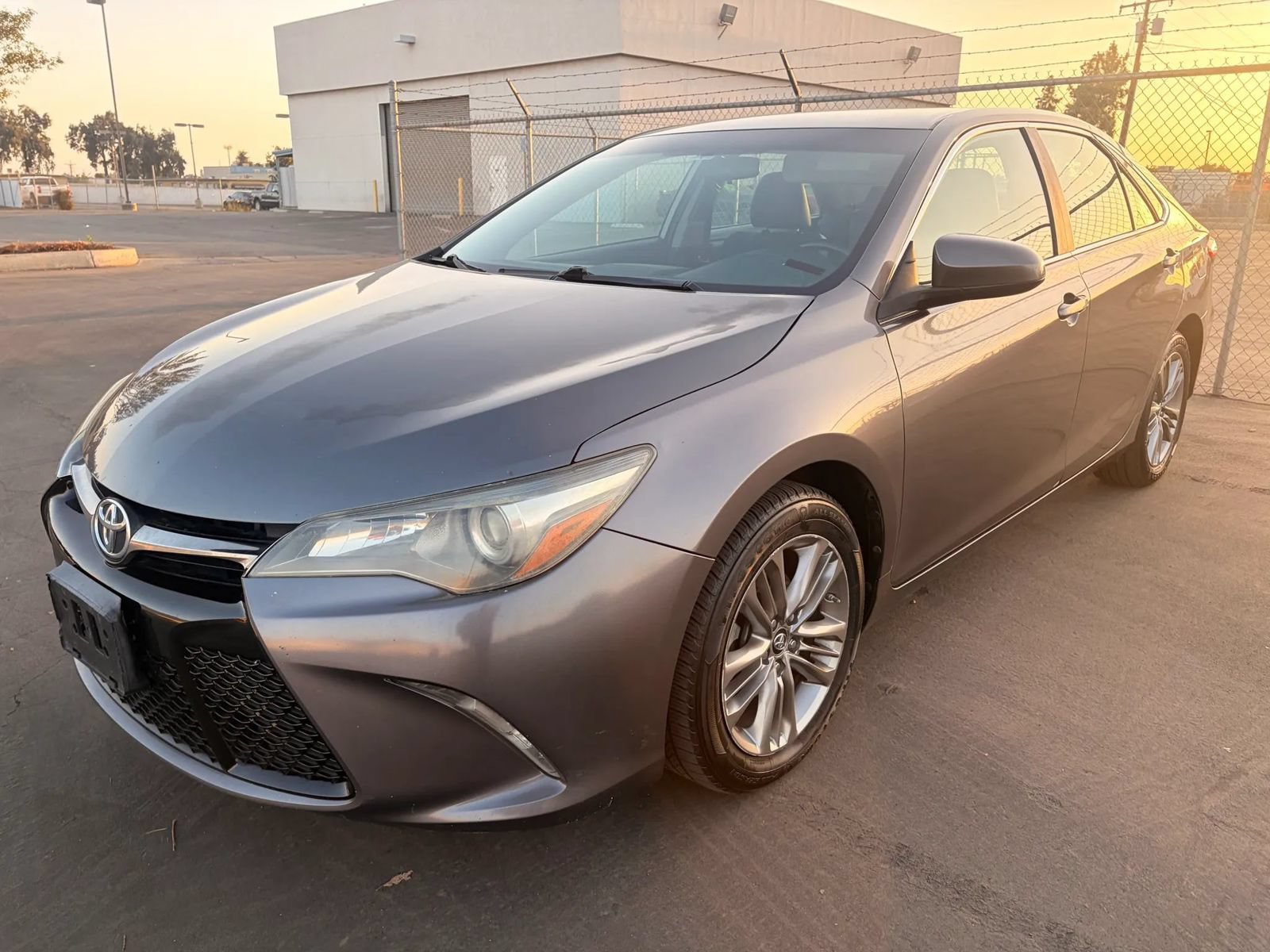 Used 2016 Toyota Camry SE FWD image 2