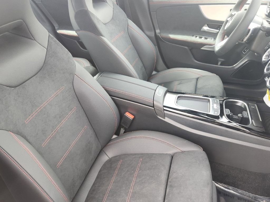 New 2025 Mercedes-Benz CLA 250 4MATIC image 17