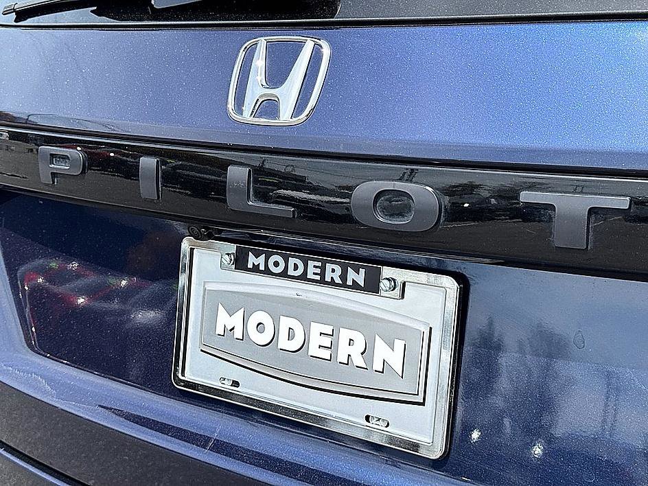 Used 2025 Honda Pilot Sport image 25