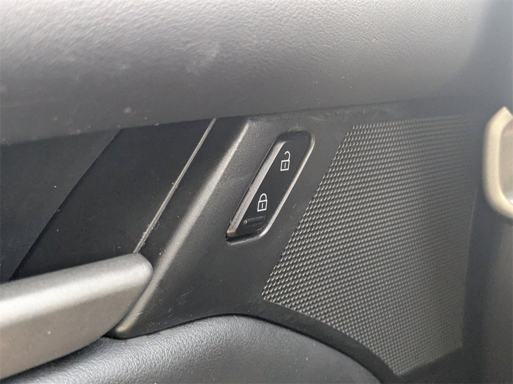 Used 2020 MAZDA MAZDA3 Hatchback image 30